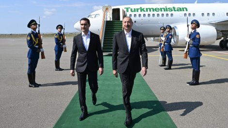 
Türkmənistan Prezidenti Füzulidə səfərdədir - FOTO
