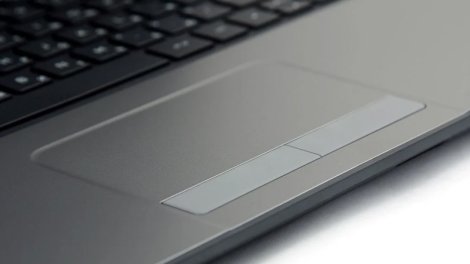 Bəzi kompüterlərdə touchpad niyə mərkəzdə yerləşmir?