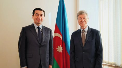 Hikmət Hacıyev professor Ceffri Saks ilə görüşdü