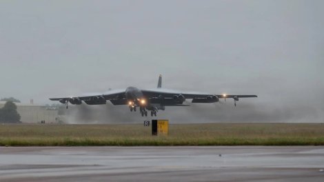 Dünyada yalnız bir təyyarə yanakı eniş edə bilir: B-52-nin xüsusi texnologiyası