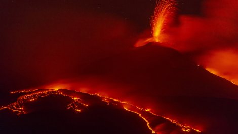 Alimlər Etna vulkanının tez-tez püskürməsinin səbəbini açıqladı