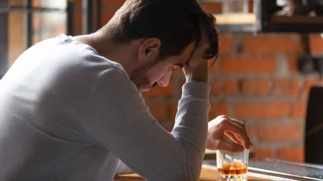 Həkim: Spirtli içkilərdən sui-istifadə alkoqol polineyropatiyasına səbəb ola bilər
