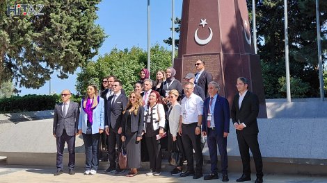 Türkiyə nümayəndə heyəti Şəhidlər xiyabanını və Türk şəhidliyini ziyarət edib