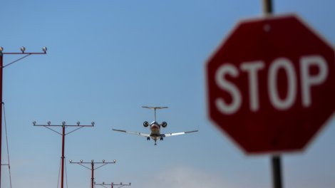 Dünyanın ən böyük aşağı büdcəli aviaşirkətlərindən biri böhran elan etdi