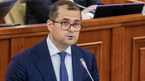 Moldova Baş naziri məmurları xarici səfərləri azaltmağa çağırdı