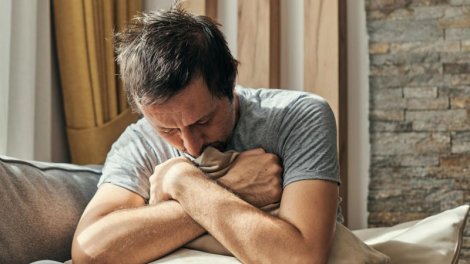 İnsanın emosional cəhətdən tükəndiyini göstərən 8 başqa ifadə