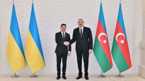 İlham Əliyev Zelenskini təbrik etdi