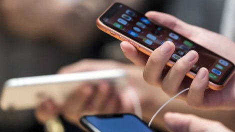 Azərbaycanda smartfondan ən çox kimlər istifadə edir?