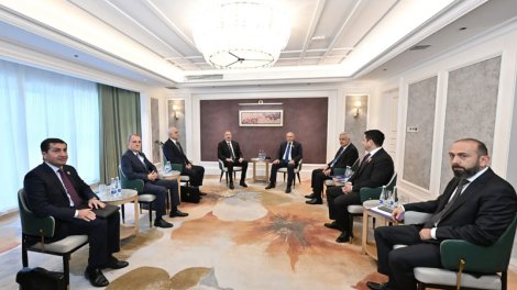 Prezidentin sosial media hesablarında Paşinyanla görüşünə dair paylaşım edildi