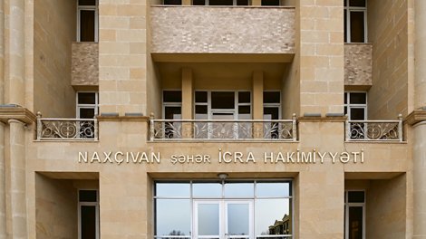 Naxçıvan İcra Hakimiyyəti 230 min manata işıq dirəkləri və park oturacaqları alır
