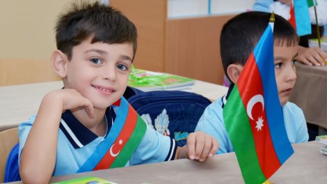 Yeni dərs ili ailələrə neçəyə başa gələcək? - İnfoqrafika