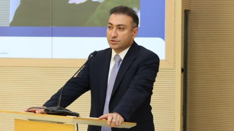 Anar Bayramov direktor müavinini işdən çıxardı
