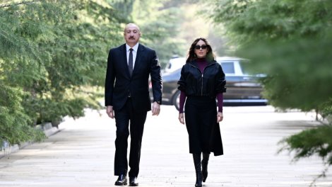 Prezident və birinci xanım Aleksandr Şarovskinin vəfatı ilə bağlı nekroloq imzaladı