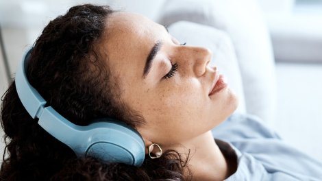 Musiqi ağrını azalda bilər: Alimlər araşdırma ilə sübut etdi