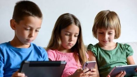 Uşaqları rəqəmsal təhlükələrdən necə qorumalıyıq?