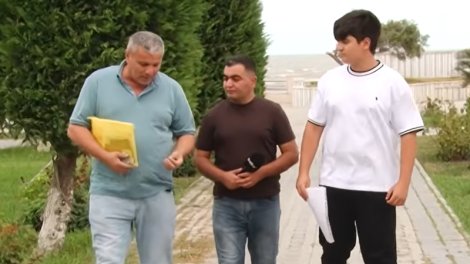 25 ildən sonra Azərbaycana qayıtdı: Övladlarının vətəndaşlıq problemi yarandı - VİDEO