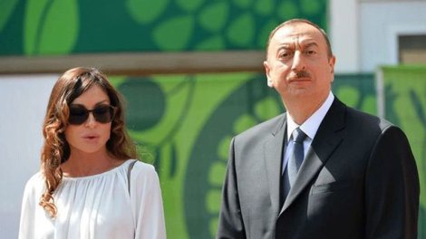 İlham Əliyev və birinci xanım "Nəsimi Bağları"nda