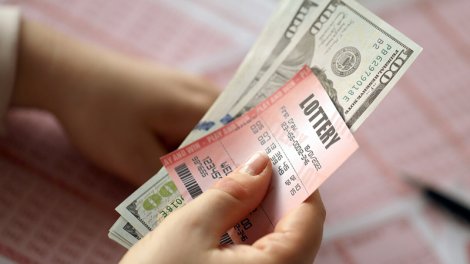 1 milyard dollar lotereya uddu, 450 milyon dollar almağı seçdi