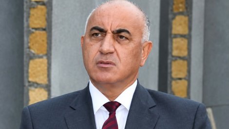 Həbsdə ölən sabiq icra başçısının binası satışa çıxarıldı