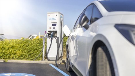 İki günlük elektromobil şarjı sürücüyə 2000 avroya başa gəldi - Səbəb gözlənilməz oldu