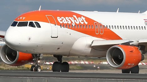 EasyJet stüardessaların tətili səbəbindən yüzlərlə reysi ləğv edə bilər
