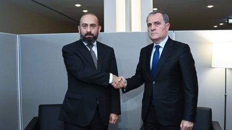Bayramov və Mirzoyan iki ölkə arasında nəqliyyat infrastrukturunun açılmasını müzakirə etdi