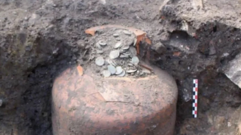 Arxeoloqlar 1800 illik evin altında on minlərlə Roma sikkəsi tapdı