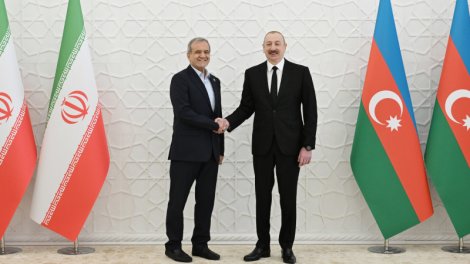 İlham Əliyev Məsud Pezeşkiana zəng etdi