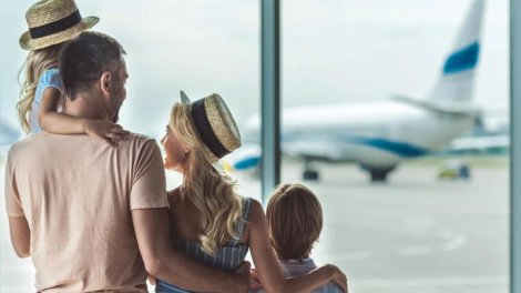 Britaniyada uşaqları valideynlərindən ayrı oturtmaq qadağan ediləcək