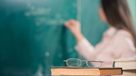 Bakıda həmkarlarını işə düzəldən qadın müəllimə cinayət işi açıldı