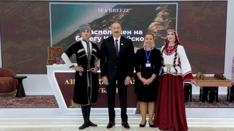 Prezident Türkmənbaşıda MDB-nin iştirakçı ölkələrinin milli stendləri ilə tanış oldu - FOTO