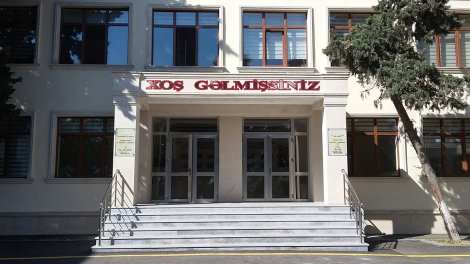 "1150 yerlik məktəbdə 3 mindən çox şagird oxuyur"