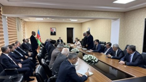 İki məmura töhmət verildi, ikisinə xəbərdarlıq edildi


