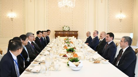 İlham Əliyevin adından Laos Prezidentinin şərəfinə rəsmi nahar verdildi - FOTO