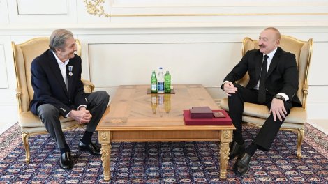 Prezident Fərhad Xəlilova "İstiqlal" ordenini təqdim etdi - FOTO