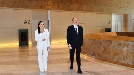 Prezident və birinci xanım dünya çempionatının və festivalının açılış mərasimini izləyir