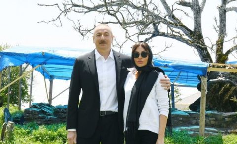 İlham Əliyev və Mehriban Əliyeva Pir Ömər Sultan ziyarətgahında (FOTO)