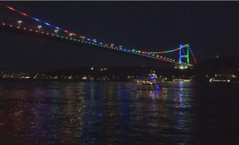 İstanbulun rəmzləri Azərbaycan bayrağı RƏNGLƏRİNDƏ