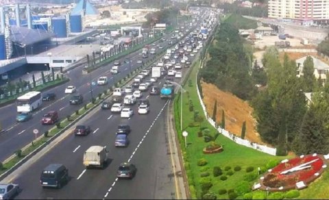 Bakı-Sumqayıt yolunda yenidənqurma işlərinin yekunlaşacağı tarix açıqlandı 