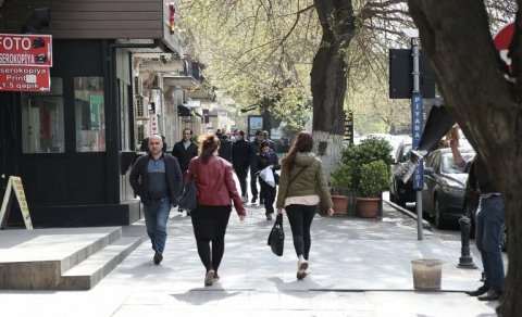 Əhali rayonlara buraxılsın, Bakıda sıxlıq azalsın – Həkim