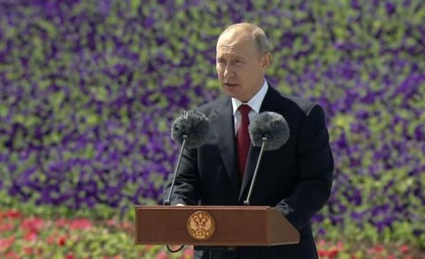 Putin 2 aydan sonra ilk dəfə ictimaiyyət önünə çıxdı
