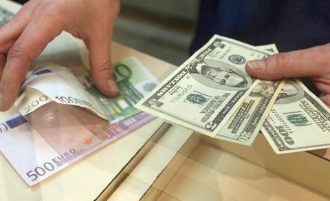 Dollar çökə bilərmi? – İqtisadçı açıqladı