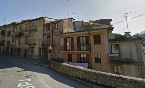 İtaliyanın koronavirus olmayan kəndində 1 avroya ev satılır - FOTO