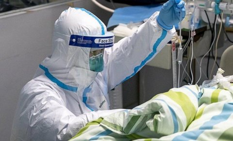 Azərbaycanda tanınmış həkim koronavirusdan öldü