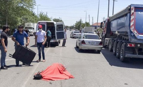 Baş həkimin oğlu maşınla 2 qadını vurub öldürdü - FOTO