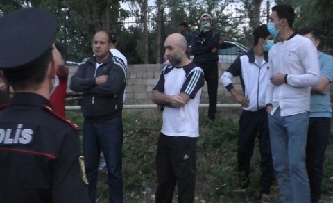 Qubada karantini pozaraq futbol oynayan 25 nəfər saxlanıldı - FOTO