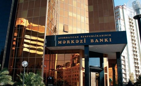 Bağlanan bankların əmanətçiləri Mərkəzi Bankın qarşısında etiraz aksiyası keçirir