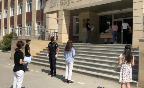 Bakı polisi imtahan keçirilən məktəblərdə - FOTO