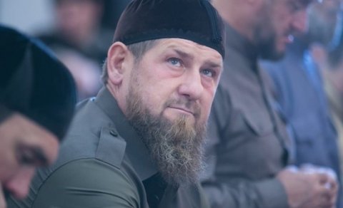 Kadırov qardaşı oğlunun toyunda rəqs etdi - VİDEO