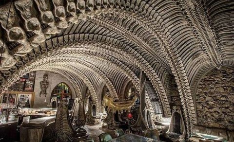 Dünyanın ən qeyri-adi restoranları — Akvarium, buz, insan kəllələri ilə bəzədilən (FOTO)